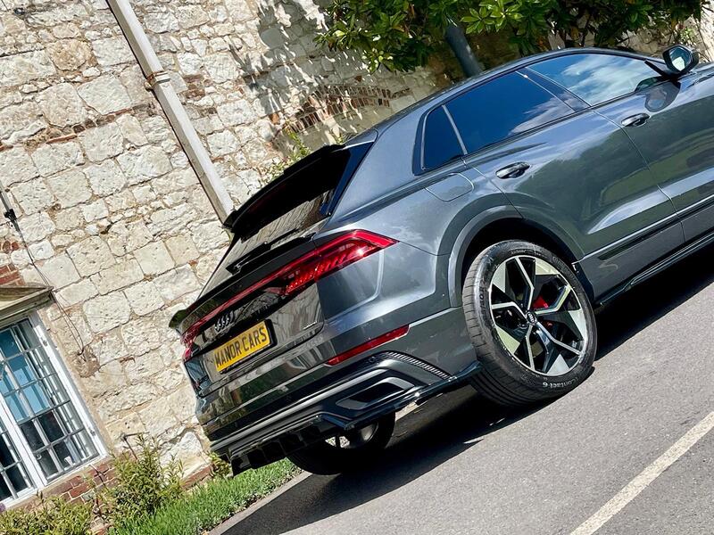 AUDI Q8
