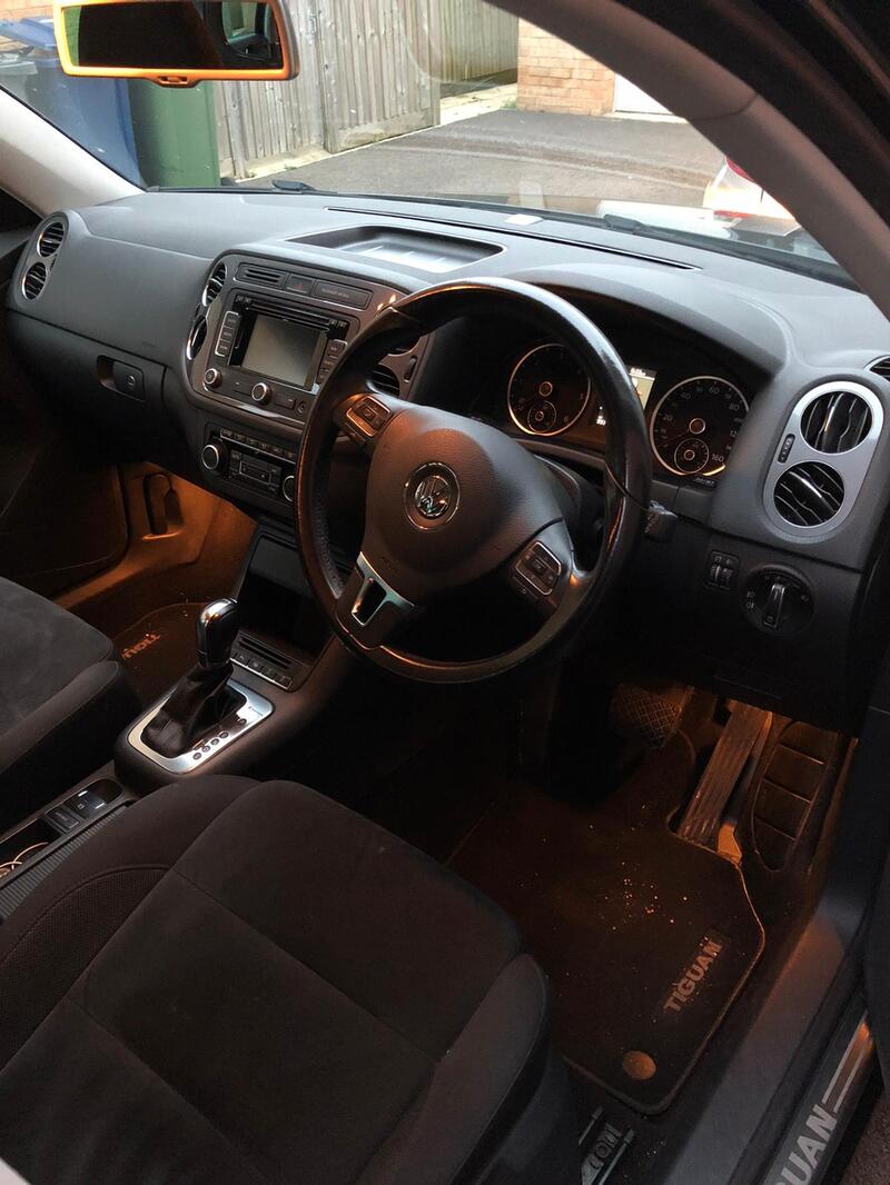 VOLKSWAGEN TIGUAN