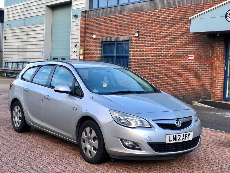 View VAUXHALL ASTRA 2012 12 VAUXHALL ASTRA 1.7 CDTI EXCLUSIVE 110BHP ECOFLEX SILVER 5DR ESTATE MANUAL  ** SOLD **