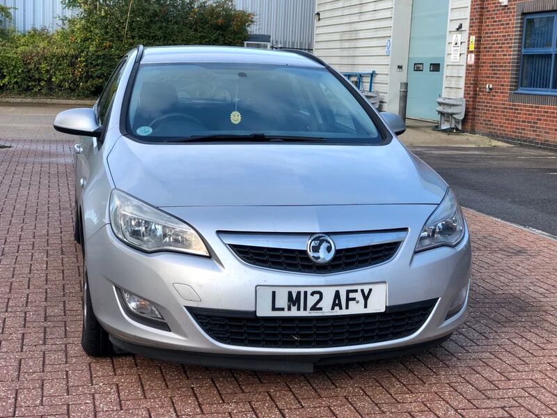 View VAUXHALL ASTRA 2012 12 VAUXHALL ASTRA 1.7 CDTI EXCLUSIVE 110BHP ECOFLEX SILVER 5DR ESTATE MANUAL  ** SOLD **