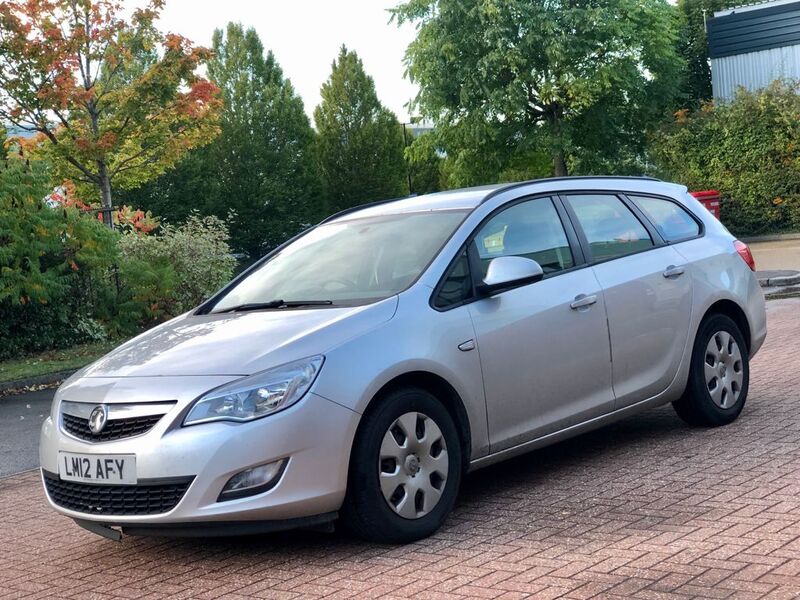 View VAUXHALL ASTRA 2012 12 VAUXHALL ASTRA 1.7 CDTI EXCLUSIVE 110BHP ECOFLEX SILVER 5DR ESTATE MANUAL  ** SOLD **