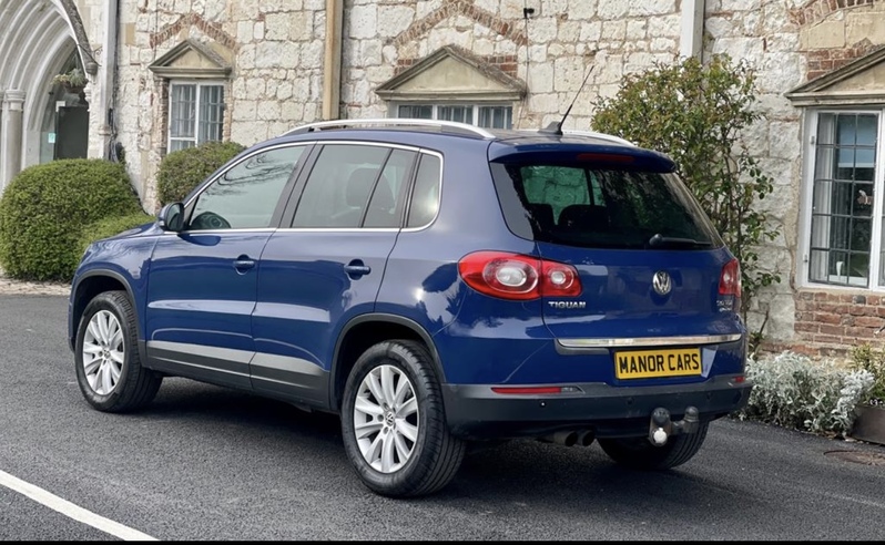 VOLKSWAGEN TIGUAN