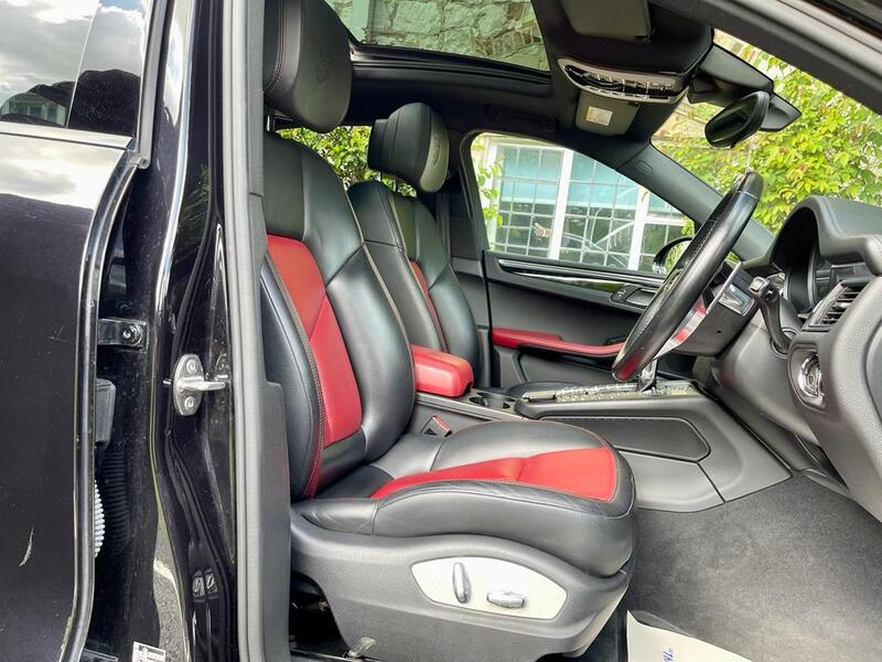PORSCHE MACAN
