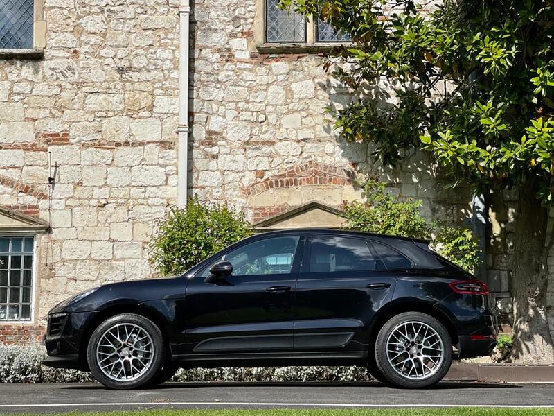 PORSCHE MACAN