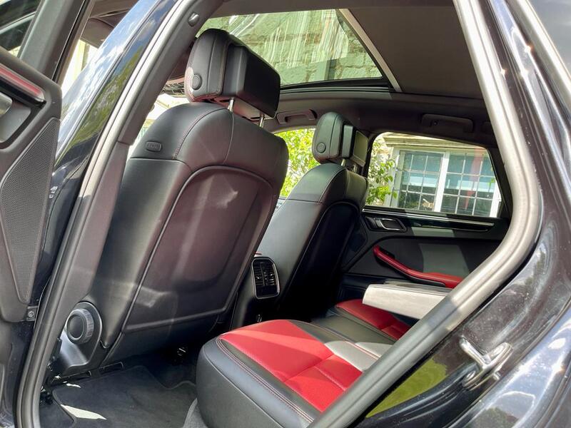 PORSCHE MACAN